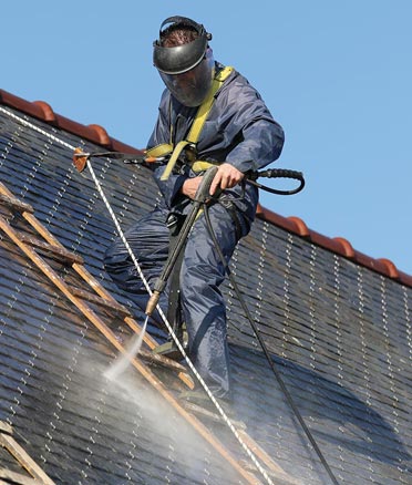 Démoussage de toiture en Ille et Vilaine
